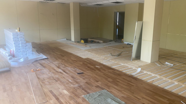 Укладка спортивной паркетной системы Grassawa Gym Plus 28 мм